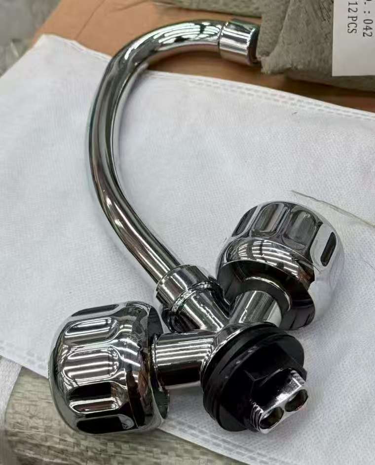 Kitchen handwheel faucet